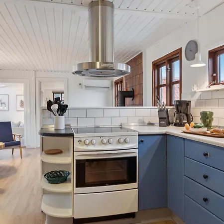 3 Bedroom Lovely In Ferienhaus Hals