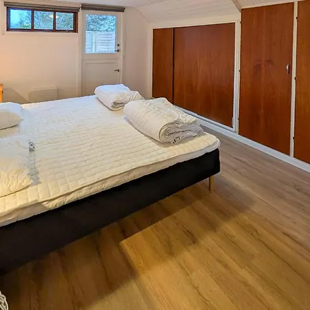 3 Bedroom Lovely In Ferienhaus Hals