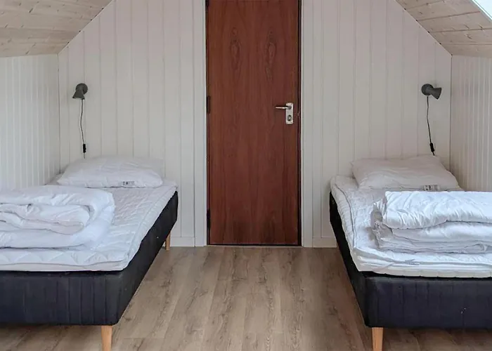 3 Bedroom Lovely In * هالس